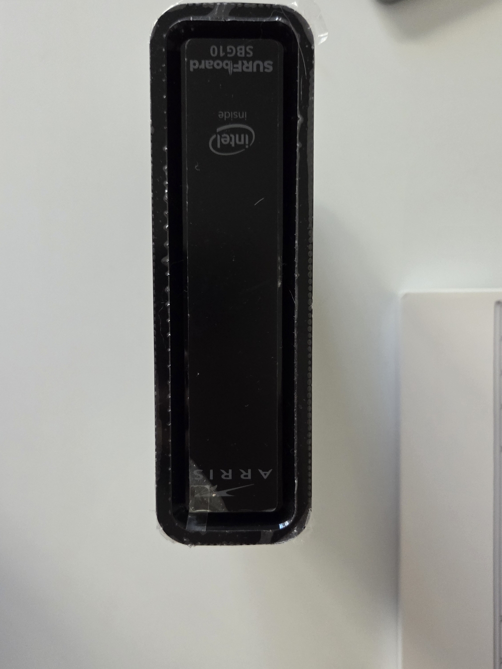 ARRIS DOCSIS 3.0 Cable Modem & Wi-Fi Router - Picture 2 of 4